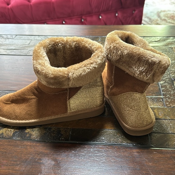 Size 9 Epicstep hugs like shoes NWT. - Picture 4 of 4